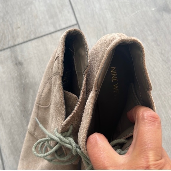 NINE West nude suede lace up wedge bootie size 8.5 - Picture 7 of 10